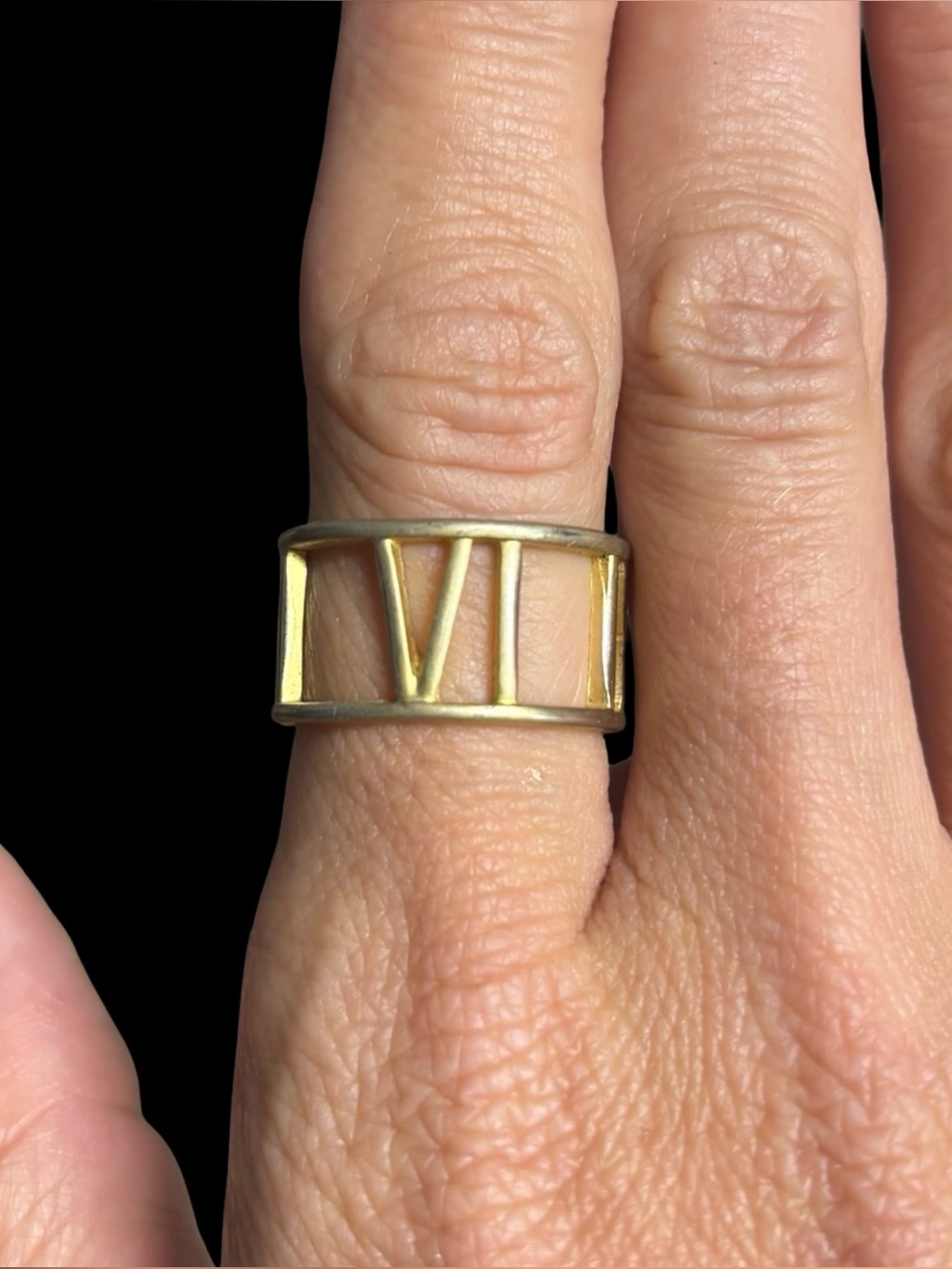 Unbranded Brushed Gold Tone Roman Numeral Cutout Band Ring Size 8